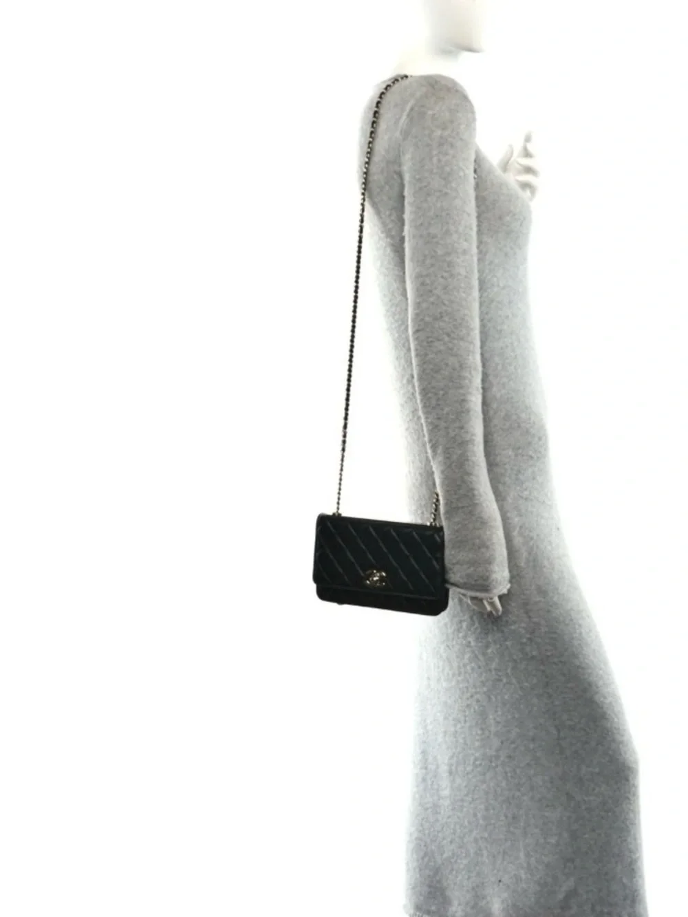 CHANEL luxurious quilted